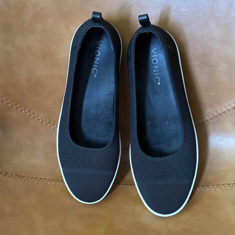 Vionic Women's Black Flats with White Trim